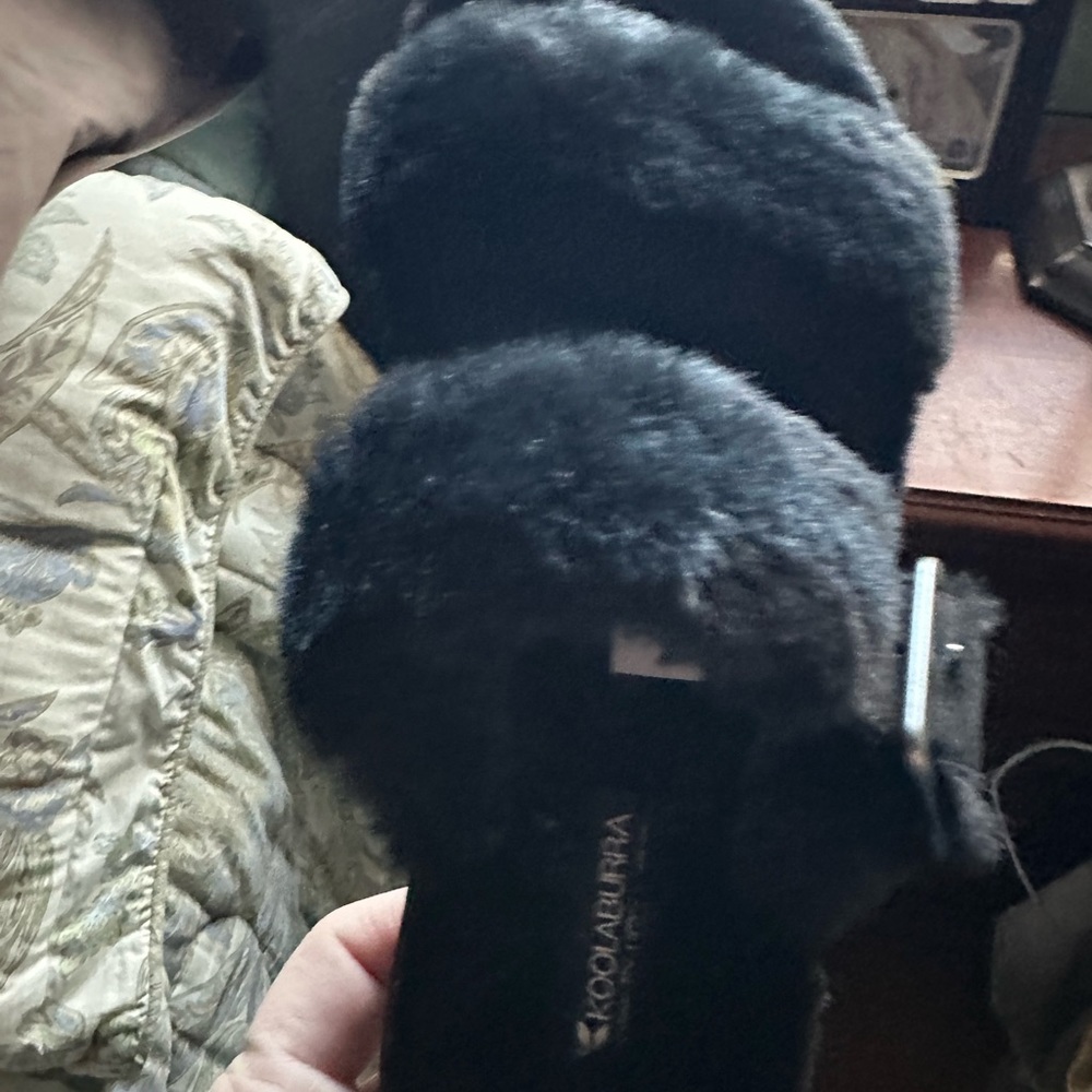 Slippers - Picture 2 of 3